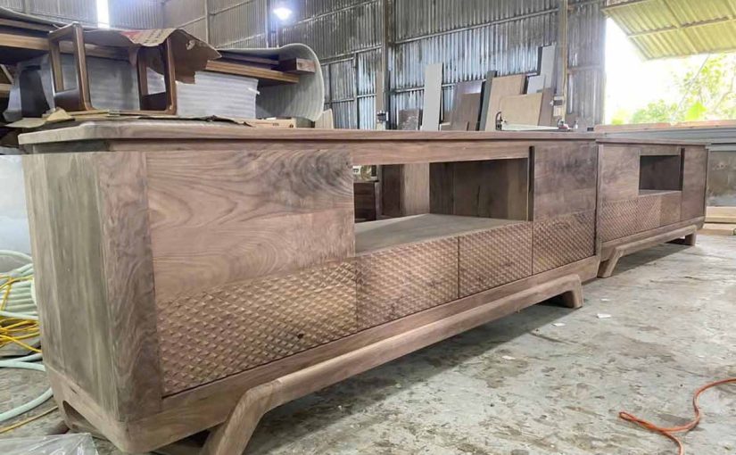 SẢN PHẨM GỖ ÓC CHÓ ( walnut ) THỰC TẾ VỚI CÁC VÂN NU XOÁY SIÊU ĐẸP TẠO NÊN ẤN TƯỢNG KHÁC LẠ TRONG KHÔNG GIAN NỘI THẤT